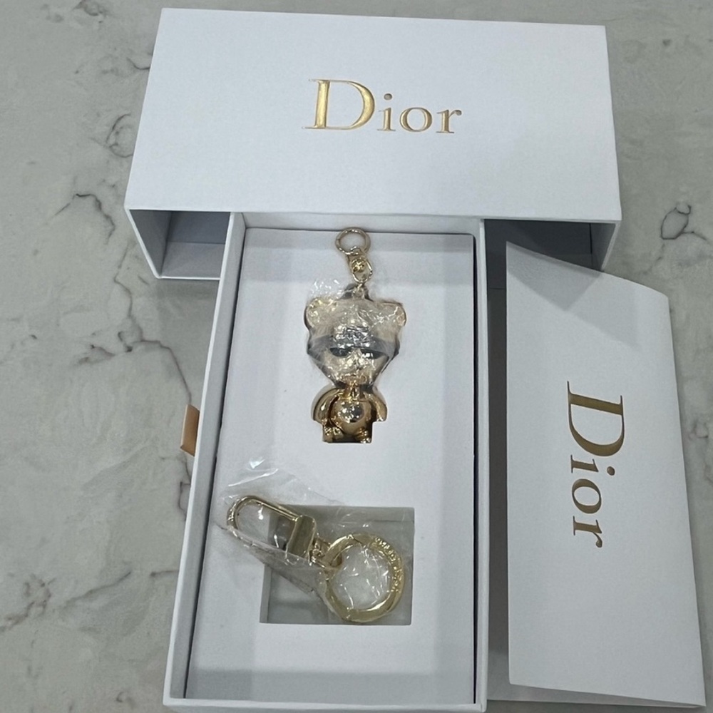 Dior INLEX Metallic Teddy Bear Keychain
Bag Charm Gold/Silver Tone Metal - Picture 3 of 10